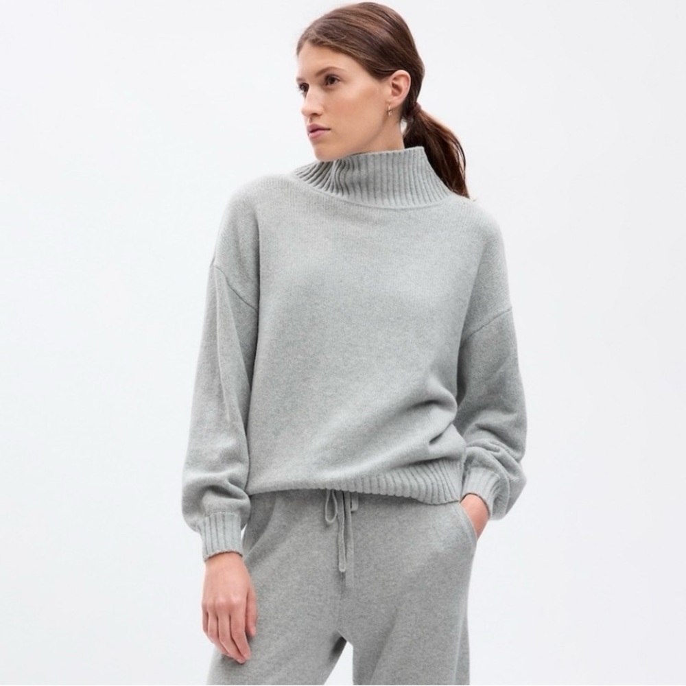 GAP Light Gray Turtleneck Sweater